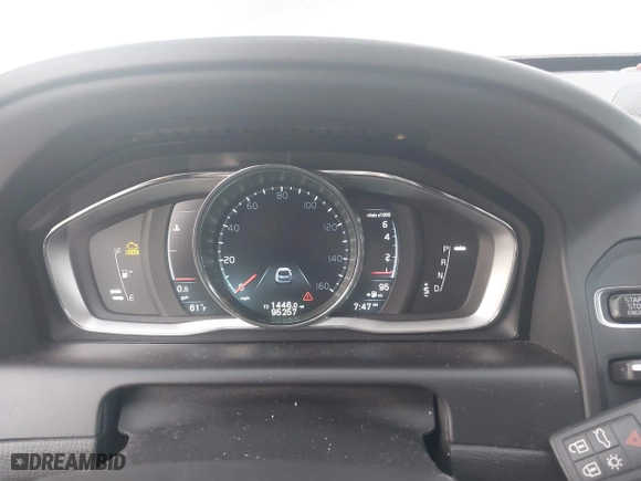 2016 Volvo XC60 T5 Platinum with VIN YV4612RM2G2788557, listed as a IAAI auction lot 41893917 with 95,257 mi miles. Bid and sale history available at carsss.com. Image 7.