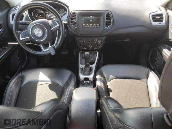 2020 Jeep Compass Latitude z VIN 3C4NJDBB2LT164611, wystawiony jako Copart lot #62141145 z przebiegiem 95 095 mil mil oraz Czysty tytuł • Clean title. Historia ofert i sprzedaży dostępna na DreamBid. Obrazek 8.