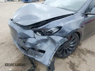 2023 Tesla Model Y Performance z VIN 7SAYGDEF1PF925274, wystawiony jako IAAI lot #42078813 z przebiegiem 20 422 mil mil oraz . Historia ofert i sprzedaży dostępna na DreamBid. Obrazek 6.