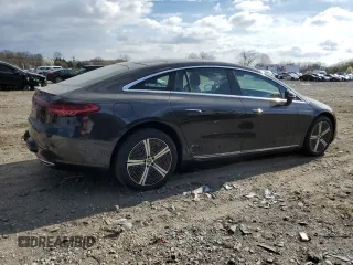 2022 Mercedes-Benz EQS 450+ z VIN W1KCG2DB2NA011816, wystawiony jako Copart lot #51116985 z przebiegiem Nie podano mil oraz Szkoda całkowita • Salvage title. Historia ofert i sprzedaży dostępna na DreamBid. Obrazek 3.