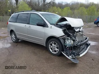 2006 Toyota Sienna LE with VIN 5TDBA23C76S062105, listed as a IAAI auction lot 42130968 with 151,395 mi miles. Bid and sale history available at carsss.com. Image 1.