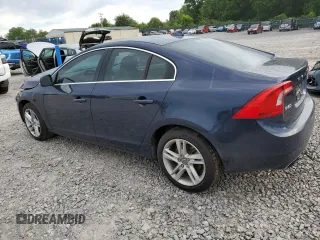 2015 Volvo S60 T5 Drive-E Platinum z VIN YV140MFD8F1313748, wystawiony jako Copart lot #57789415 z przebiegiem 144 185 mil mil oraz Szkoda całkowita • Salvage title. Historia ofert i sprzedaży dostępna na DreamBid. Obrazek 2.
