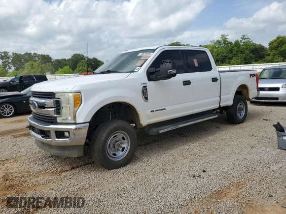 2017 Ford F-250 Lariat z VIN 1FT7W2BT8HEB90175, wystawiony jako Copart lot #59870335 z przebiegiem 271 555 mil mil oraz Czysty tytuł • Clean title. Historia ofert i sprzedaży dostępna na DreamBid. Obrazek 1.
