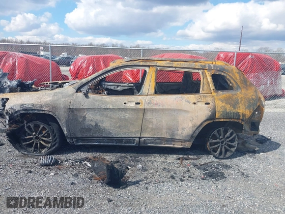2019 Jeep Cherokee Latitude with VIN 1C4PJMCB9KD393959, listed as a IAAI auction lot 41855017 with Not provided miles and . Bid and sale history available at DreamBid. Image 13.