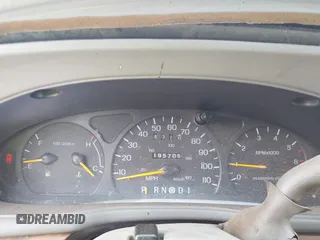 1998 Mercury Sable GS z VIN 1MEFM50U2WG637727, wystawiony jako IAAI lot #42316281 z przebiegiem 195 706 mil mil oraz . Historia ofert i sprzedaży dostępna na DreamBid. Obrazek 7.