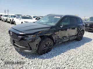 2024 Mazda CX-50 S Premium z VIN 7MMVABDM0RN157815, wystawiony jako Copart lot #49684394 z przebiegiem 13 709 mil mil oraz Szkoda całkowita • Salvage title. Historia ofert i sprzedaży dostępna na DreamBid. Obrazek 1.