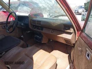 1985 Toyota Pickup с VIN JT4RN55R8F0075812, выставлен на аукционе IAAI как лот 41824106 с пробегом 163 794 миль миль и . История ставок и продаж доступна на DreamBid. Изображение 5.
