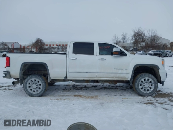 2015 GMC Sierra 2500HD available WiFi Denali with VIN 1GT120E88FF680538, listed as a IAAI auction lot 41571684 with 125,147 mi miles. Bid and sale history available at carsss.com. Image 13.