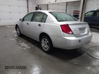 2003 Saturn ION ION 1 z VIN 1G8AG52F83Z191594, wystawiony jako IAAI lot #41008011 z przebiegiem 99 405 mil mil oraz . Historia ofert i sprzedaży dostępna na DreamBid. Obrazek 3.