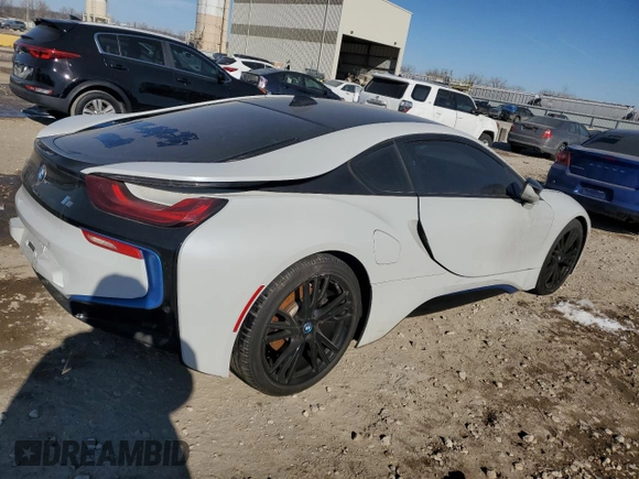 2015 BMW i8 z VIN WBY2Z2C51FV392594, wystawiony jako Copart lot #42561715 z przebiegiem Nie podano mil oraz Szkoda całkowita • Salvage title. Historia ofert i sprzedaży dostępna na DreamBid. Obrazek 3.