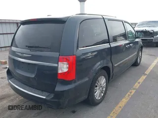2014 Chrysler Town & Country Touring L 30th Anniversary z VIN 2C4RC1CG4ER133192, wystawiony jako IAAI lot #41113205 z przebiegiem 191 964 mil mil oraz . Historia ofert i sprzedaży dostępna na DreamBid. Obrazek 4.