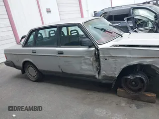 1990 Volvo 240 с VIN YV1AA8841L1418504, выставлен на аукционе IAAI как лот 42110540 с пробегом 216 447 миль миль и . История ставок и продаж доступна на DreamBid. Изображение 13.