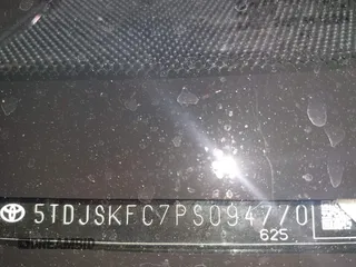 2023 Toyota Sienna XLE z VIN 5TDJSKFC7PS094770, wystawiony jako IAAI lot #42146613 z przebiegiem 72 668 mil mil oraz . Historia ofert i sprzedaży dostępna na DreamBid. Obrazek 18.