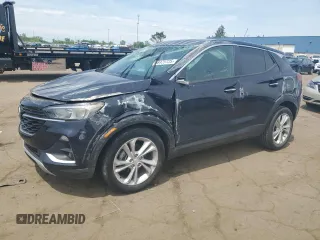 2021 Buick Encore GX Preferred z VIN KL4MMBS29MB062243, wystawiony jako Copart lot #58425725 z przebiegiem 42 200 mil mil oraz Nie do naprawy • Non repairable. Historia ofert i sprzedaży dostępna na DreamBid. Obrazek 1.