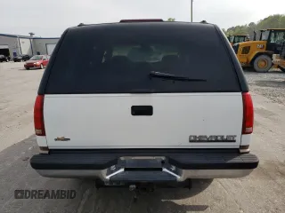 1998 Chevrolet Tahoe z VIN 1GNEK13R7WJ348565, wystawiony jako Copart lot #53375725 z przebiegiem 176 919 mil mil oraz Szkoda całkowita • Salvage title. Historia ofert i sprzedaży dostępna na DreamBid. Obrazek 6.