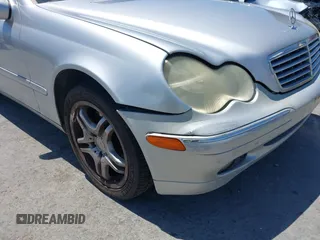 2002 Mercedes-Benz C 230/260/280/320 z VIN WDBRF61JX2F236248, wystawiony jako IAAI lot #42371901 z przebiegiem 204 981 mil mil oraz . Historia ofert i sprzedaży dostępna na DreamBid. Obrazek 6.