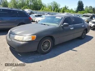 2001 Lincoln Town Car Cartier L z VIN 1LNHM85W71Y624315, wystawiony jako Copart lot #60479385 z przebiegiem 171 485 mil mil oraz Czysty tytuł • Clean title. Historia ofert i sprzedaży dostępna na DreamBid. Obrazek 1.