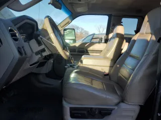 2010 Ford F-250 XL z VIN 1FTSX2B58AEA54899, wystawiony jako Copart lot #43699915 z przebiegiem 107 312 mil mil oraz Tytuł czysty. Historia ofert i sprzedaży dostępna na DreamBid. Obrazek 7.