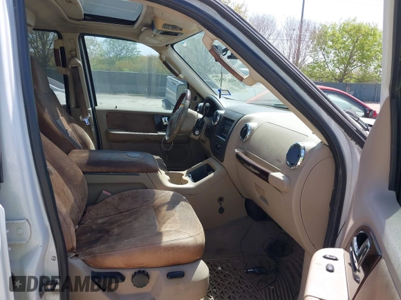 2006 Ford Expedition Eddie Bauer with VIN 1FMFU17566LA65461, listed as a IAAI auction lot 41820755 with 191,177 mi miles. Bid and sale history available at carsss.com. Image 5.