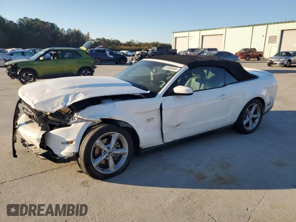 2010 Ford Mustang GT z VIN 1ZVBP8FHXA5120910, wystawiony jako Copart lot #81555444 z przebiegiem 92 345 mil mil oraz Szkoda całkowita • Salvage title. Historia ofert i sprzedaży dostępna na DreamBid. Obrazek 1.