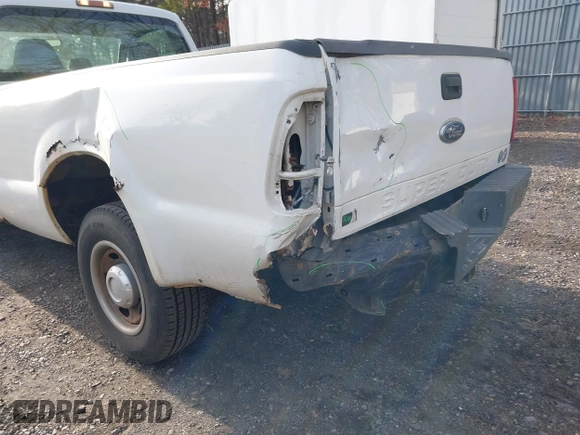2008 Ford F-250 XL z VIN 1FTNF20598EE50997, wystawiony jako IAAI lot #41509936 z przebiegiem 116 485 mil mil oraz . Historia ofert i sprzedaży dostępna na DreamBid. Obrazek 6.