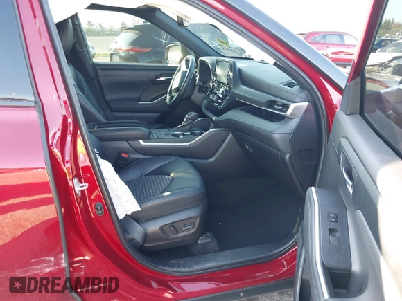 2022 Toyota Highlander XSE with VIN 5TDLZRAH6NS137265, listed as a IAAI auction lot 41300574 with 35,846 mi miles and . Bid and sale history available at DreamBid. Image 5.