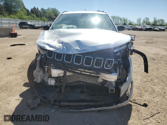 2025 Jeep Compass Latitude with VIN 3C4NJDBN7ST515618, listed as a Copart auction lot 57312805 with 670 mi miles and Salvage title. Bid and sale history available at DreamBid. Image 5.