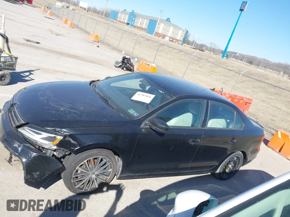 2016 Volkswagen Jetta Sport z VIN 3VWD17AJ6GM406626, wystawiony jako IAAI lot #41707816 z przebiegiem 170 512 mil mil oraz . Historia ofert i sprzedaży dostępna na DreamBid. Obrazek 13.