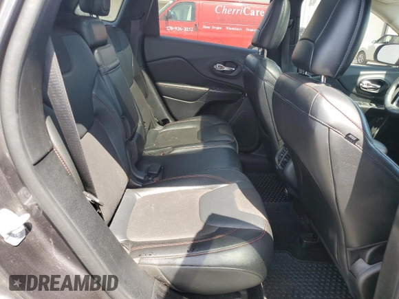 2015 Jeep Cherokee Trailhawk z VIN 1C4PJMBS2FW610618, wystawiony jako Copart lot #52243625 z przebiegiem 136 234 mil mil oraz Szkoda całkowita • Salvage title. Historia ofert i sprzedaży dostępna na DreamBid. Obrazek 11.