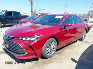 2020 Toyota Avalon Hybrid XLE z VIN 4T1J21FB6LU012708, wystawiony jako IAAI lot #42213957 z przebiegiem 60 295 mil mil oraz . Historia ofert i sprzedaży dostępna na DreamBid. Obrazek 18.