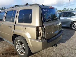 2008 Jeep Patriot Sport with VIN 1J8FF28W08D746927, listed as a IAAI auction lot 41930432 with 164,297 mi miles. Bid and sale history available at carsss.com. Image 6.