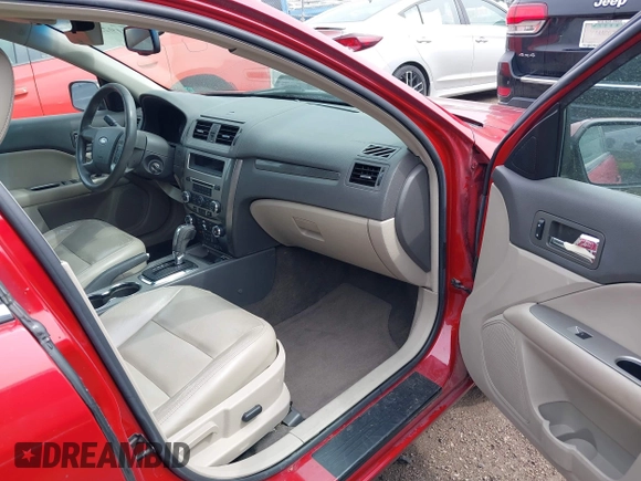 2010 Ford Fusion SEL with VIN 3FAHP0JA0AR118420, listed as a IAAI auction lot 41923325 with 184,891 mi miles. Bid and sale history available at carsss.com. Image 5.