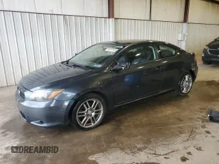 2008 Scion tC Spec z VIN JTKDE167880236431, wystawiony jako Copart lot #58479795 z przebiegiem 106 449 mil mil oraz Szkoda całkowita • Salvage title. Historia ofert i sprzedaży dostępna na DreamBid. Obrazek 1.