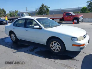 1999 Nissan Maxima GXE z VIN JN1CA21A9XT107914, wystawiony jako IAAI lot #42421685 z przebiegiem 131 764 mil mil oraz . Historia ofert i sprzedaży dostępna na DreamBid. Obrazek 1.