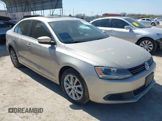 2013 Volkswagen Jetta SE z VIN 3VWDX7AJ4DM236406, wystawiony jako IAAI lot #41785884 z przebiegiem 136 762 mil mil oraz . Historia ofert i sprzedaży dostępna na DreamBid. Obrazek 1.