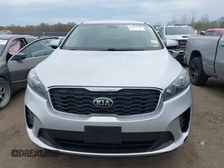2019 Kia Sorento LX with VIN 5XYPG4A35KG580742, listed as a IAAI auction lot 42064745 with 80,741 mi miles. Bid and sale history available at carsss.com. Image 13.