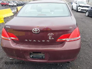 2006 Toyota Avalon XL z VIN 4T1BK36B76U081167, wystawiony jako IAAI lot #42271791 z przebiegiem 266 216 mil mil oraz . Historia ofert i sprzedaży dostępna na DreamBid. Obrazek 12.