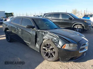 2013 Dodge Charger SE z VIN 2C3CDXBG6DH594300, wystawiony jako IAAI lot #41535312 z przebiegiem 174 205 mil mil oraz . Historia ofert i sprzedaży dostępna na DreamBid. Obrazek 1.