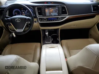 2017 Toyota Highlander Limited z VIN 5TDDZRFH7HS378768, wystawiony jako Copart lot #60698855 z przebiegiem 129 462 mil mil oraz Czysty tytuł • Clean title. Historia ofert i sprzedaży dostępna na DreamBid. Obrazek 8.