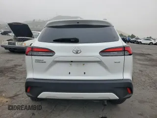 2022 Toyota Corolla Cross XLE with VIN 7MUDAAAG6NV014706, listed as a Copart auction lot 52456065 with 31,041 mi miles and Salvage title. Bid and sale history available at DreamBid. Image 6.
