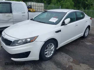 2013 Kia Optima LX z VIN KNAGM4A72D5366828, wystawiony jako IAAI lot #42106525 z przebiegiem 159 564 mil mil oraz . Historia ofert i sprzedaży dostępna na DreamBid. Obrazek 2.