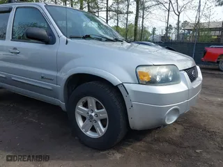 2005 Ford Escape Hybrid with VIN 1FMCU95H75KD90560, listed as a IAAI auction lot 42048840 with 137,223 mi miles. Bid and sale history available at carsss.com. Image 6.