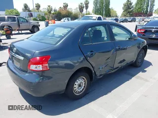 2010 Toyota Yaris z VIN JTDBT4K37A1388757, wystawiony jako IAAI lot #42137640 z przebiegiem 97 079 mil mil oraz . Historia ofert i sprzedaży dostępna na DreamBid. Obrazek 4.
