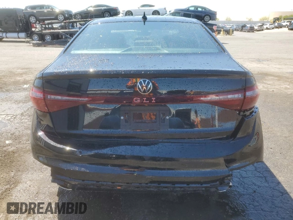 2025 Volkswagen Jetta GLI Autobahn z VIN 3VW2T7BU2SM067561, wystawiony jako Copart lot #56225025 z przebiegiem 2 246 mil mil oraz Czysty tytuł • Clean title. Historia ofert i sprzedaży dostępna na DreamBid. Obrazek 6.