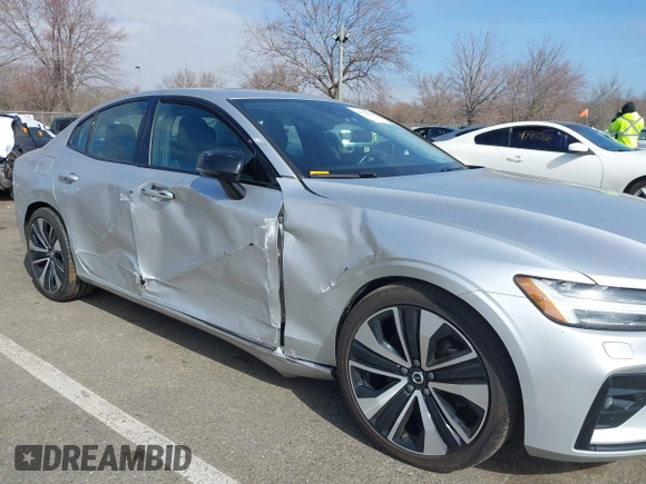 2022 Volvo S60 Momentum with VIN 7JRL12TZ8NG154231, listed as a IAAI auction lot 41796194 with 127,933 mi miles. Bid and sale history available at carsss.com. Image 17.