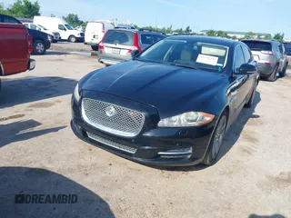 2012 Jaguar XJ XJL z VIN SAJWA2GB2CLV24457, wystawiony jako IAAI lot #42178795 z przebiegiem 133 050 mil mil oraz . Historia ofert i sprzedaży dostępna na DreamBid. Obrazek 2.