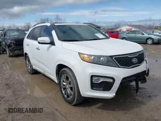 2013 Kia Sorento SX with VIN 5XYKW4A2XDG381578, listed as a IAAI auction lot 41846320 with 185,112 mi miles. Bid and sale history available at carsss.com. Image 1.