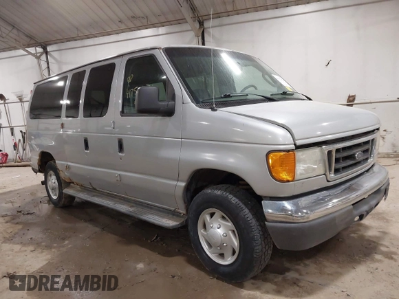 2007 Ford Econoline Passenger XL with VIN 1FBNE31L67DA26594, listed as a IAAI auction lot 41753476 with 154,709 mi miles. Bid and sale history available at carsss.com. Image 1.