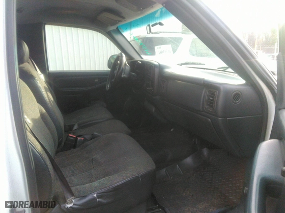 2000 Chevrolet Silverado 1500 with VIN 1GCEC14W2YE176211, listed as a IAAI auction lot 41393061 with 303,167 mi miles. Bid and sale history available at carsss.com. Image 5.