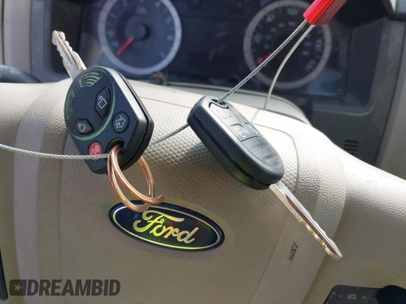 2010 Ford Escape Hybrid z VIN 1FMCU5K31AKD22069, wystawiony jako IAAI lot #40151027 z przebiegiem 185 932 mil mil oraz . Historia ofert i sprzedaży dostępna na DreamBid. Obrazek 11.